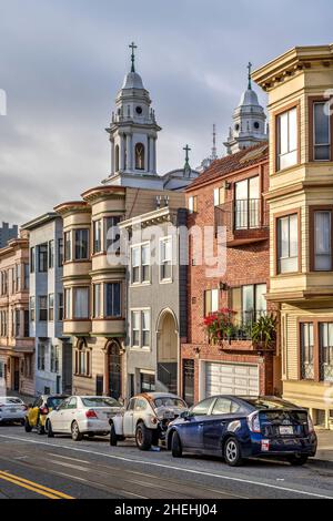 Strada residenziale nel distretto di Russian Hill, San Francisco, California, Stati Uniti Foto Stock