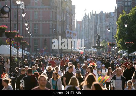 Mannerista fiammingo Fontanna Neptuna (Fontana di Nettuno) su Dlugi Targ (mercato lungo) nella città principale nel centro storico di Danzica, Polonia © Wojciech Stroz Foto Stock