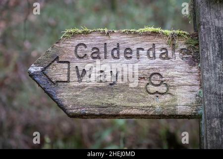 Calderdale Way insegna a Midgehole vicino a Hardcastle Crags, Hebden Bridge Calderdale, West Yorkshire, Regno Unito. Foto Stock