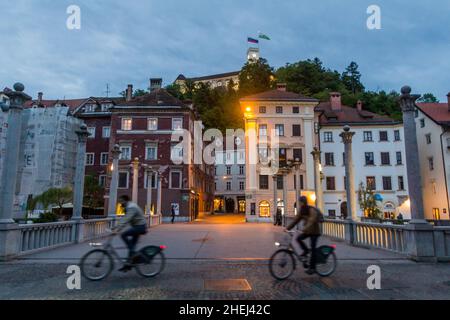 LUBIANA, SLOVENIA - 13 MAGGIO 2019: Ponte di Cobblers a Lubiana, Slovenia Foto Stock