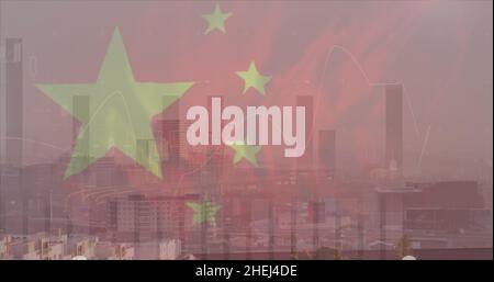 Immagine della bandiera della cina e del trattamento dei dati finanziari sulla città Foto Stock