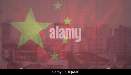 Immagine della bandiera della cina e del trattamento dei dati finanziari sulla città Foto Stock