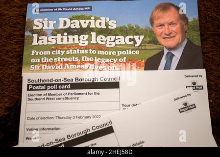 Westcliff on Sea, Southend on Sea, Essex, Regno Unito. 11th Jan 2022. La data delle elezioni per la circoscrizione del sud-ovest in sostituzione del deputato assassinato Sir David Amess è stata fissata per il 3rd febbraio. Le schede di sondaggio sono arrivate sui portieri dei collegi elettorali. A livello locale sono stati consegnati volantini conservativi centrati sull'eredità del deputato assassinato Foto Stock