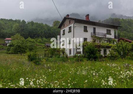 Case della città di Tolmin, Slovenia Foto Stock