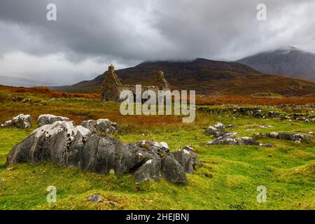 Cottage in rovina, vicino a Torrin, Isola di Skye, Scozia Foto Stock