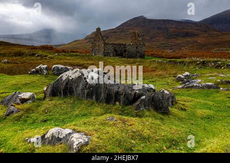 Cottage in rovina, vicino a Torrin, Isola di Skye, Scozia Foto Stock