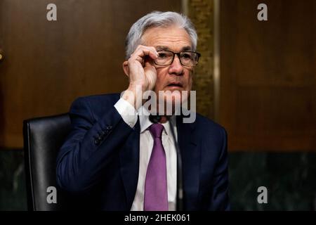 USA. 11th Jan 2022. Jerome H. Powell, nominato Presidente del Consiglio dei Governatori della Federal Reserve arriva ad un'audizione di conferma del Senato Banking, Housing and Urban Affairs a Capitol Hill, a Washington, DC, martedì 11 gennaio, 2022 (Photo by Pool/Sipa USA) Credit: Sipa USA/Alamy Live News Foto Stock