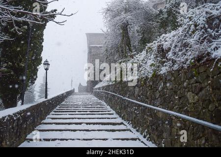 Rieti, Rieti, Italia. 9th Jan 2022. Nevicate e cattive condizioni meteorologiche a bassa quota nell'Appennino centrale, innevate nella provincia di Rieti. Greccio (Rieti), 9 Dicembre 2022 (Credit Image: © Riccardo Fabi/Pacific Press via ZUMA Press Wire) Foto Stock