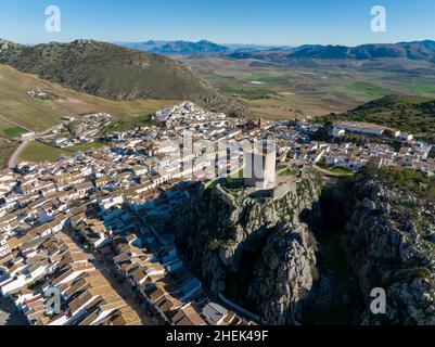 Vista del comune rurale di Cañete la Real in provincia di Malaga, Spagna Foto Stock