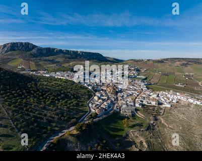 Vista del comune rurale di Cañete la Real in provincia di Malaga, Spagna Foto Stock