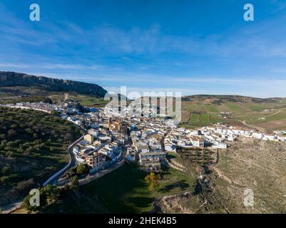 Vista del comune rurale di Cañete la Real in provincia di Malaga, Spagna Foto Stock