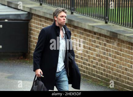 Londra, Inghilterra, Regno Unito. 11th Jan 2022. Consigliere speciale al Cancelliere dello scacchiere LIAM BOOTH-SMITH arriva al 11 Downing Street. (Credit Image: © Tayfun Salci/ZUMA Press Wire) Foto Stock