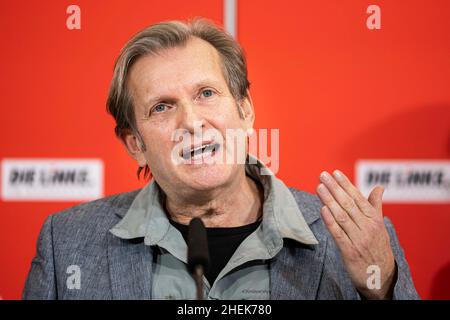 Gerhard Trabert, autore e medico, ha registrato durante la presentazione del candidato di Die LINKE per la carica di Presidente Federale a Berlino, 11th gennaio 2022. Copyright: Florian Gaertner/photothek.de Foto Stock