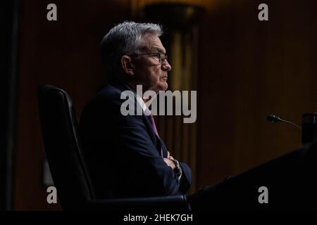 USA. 11th Jan 2022. Jerome H. Powell, nominato Presidente del Consiglio dei Governatori della Federal Reserve, parla durante un'audizione di conferma del Senato Banking, Housing and Urban Affairs a Capitol Hill, a Washington, DC, martedì 11 gennaio, 2022 (Photo by Pool/Sipa USA) Credit: Sipa USA/Alamy Live News Foto Stock