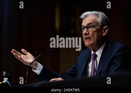 USA. 11th Jan 2022. Jerome H. Powell, nominato Presidente del Consiglio dei Governatori della Federal Reserve, parla durante un'audizione di conferma del Senato Banking, Housing and Urban Affairs a Capitol Hill, a Washington, DC, martedì 11 gennaio, 2022 (Photo by Pool/Sipa USA) Credit: Sipa USA/Alamy Live News Foto Stock