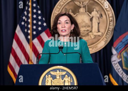 New York, NY - 11 gennaio 2022: Il governatore Kathy Hochul ha tenuto un briefing COVID-19 presso l’ufficio del governatore di New York sulla 633 3rd Avenue Foto Stock