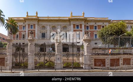 Vista all'Ambasciata americana a Roma, Italia situato in un antico palazzo storico nel quartiere Lodovisi a Roma. Foto Stock