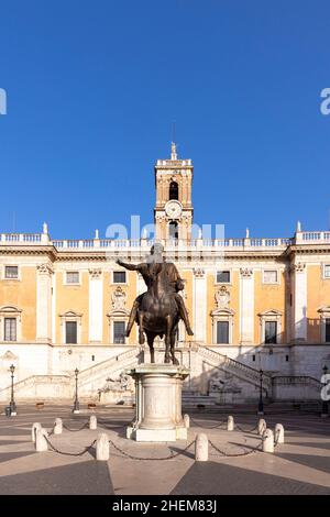 La Statua equestre di Marco Aurelio è un'antica statua equestre romana sul Campidoglio, Roma, Italia. Foto Stock
