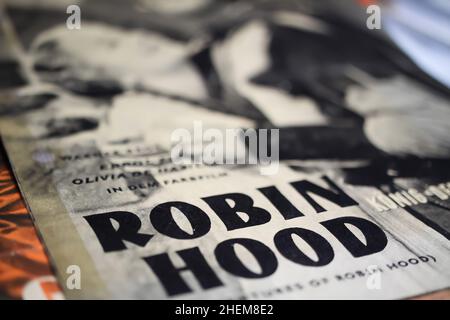 Viersen, Germania - Maggio 9. 2021: Primo piano di un vecchio libretto di avventure del film Robin Hood con errol flynn degli anni trenta Foto Stock