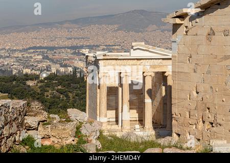 Atene, Grecia. Il Tempio di Athena Nike, un tempio ionico sull'Acropoli dedicato alle dee Athena e Nike Foto Stock