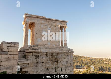 Atene, Grecia. Il Tempio di Athena Nike, un tempio ionico sull'Acropoli dedicato alle dee Athena e Nike Foto Stock