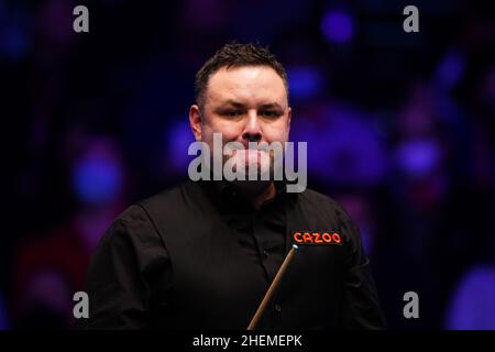 Stephen Maguire reagisce ad un colpo giocato durante la sua partita contro Mark Selby durante il terzo giorno dei 2022 Cazoo Masters ad Alexandra Palace, Londra. Data immagine: Martedì 11 gennaio 2022. Foto Stock