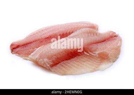 Filetto di pesce bianco preparato. Isolato su sfondo bianco Foto Stock