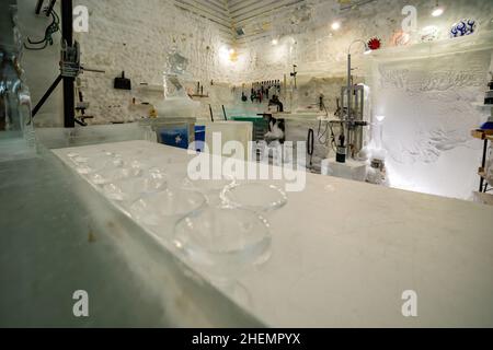 Fairbanks, MAR 20 2015 - Vista interna della fabbrica in Aurora Ice Museum Foto Stock