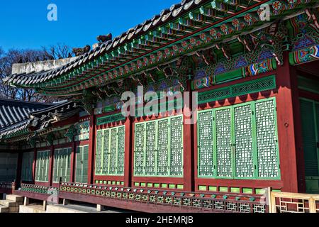 Sala Daejojeon all'interno del Palazzo Changdeokgung durante l'inverno a Seoul, Corea del Sud. Foto Stock
