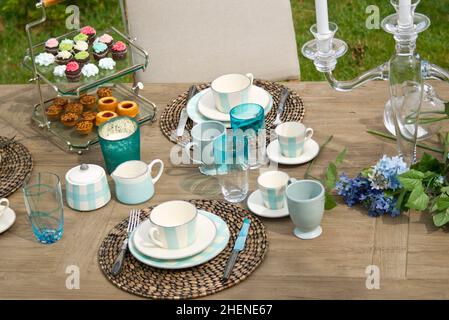 Sala da pranzo in stile country in un giardino Foto Stock