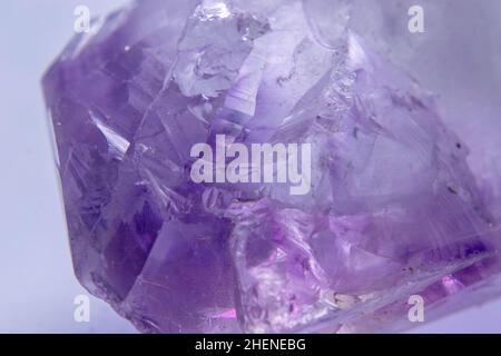 Primo piano di cristallo di quarzo Ametista . Foto di alta qualità Foto Stock