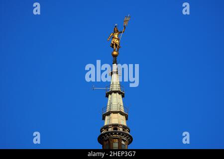 Statua in bronzo di San Gaudenzio a Novara, Piedont, Italia. Foto Stock