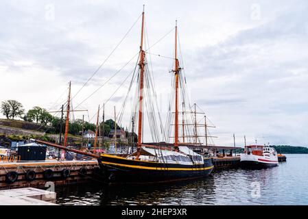 Vecchia nave a vela in legno ormeggiata nel porto di Oslo, Norvegia Foto Stock