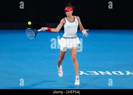 Sydney, Australia. 12th Jan 2022. Ajla Tomljanovic of Australia gioca una prefazione contro Paula Badosa di Spagna durante il round 2 del Sydney Tennis Classic 2022 presso il Sydney Olympic Park Tennis Center di Sydney, Australia, il 12 gennaio 2022. Foto di Peter Dovgan. Solo per uso editoriale, licenza richiesta per uso commerciale. Nessun utilizzo nelle scommesse, nei giochi o nelle pubblicazioni di un singolo club/campionato/giocatore. Credit: UK Sports Pics Ltd/Alamy Live News Foto Stock