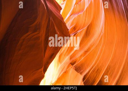 Bella delle formazioni di arenaria nella parte superiore Antelope Canyon, Pagina, Arizona, Stati Uniti d'America Foto Stock