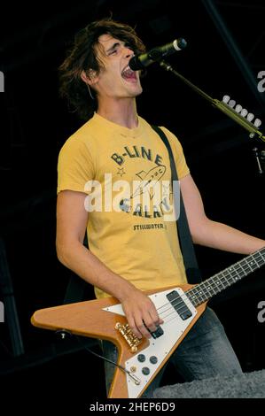 Tyson Ritter - The All-American Rejects, V2004, Hylands Park, Chelmsford, Essex, Regno Unito - 20 agosto 2004 Foto Stock