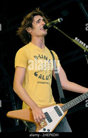 Tyson Ritter - The All-American Rejects, V2004, Hylands Park, Chelmsford, Essex, Regno Unito - 20 agosto 2004 Foto Stock