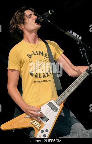 Tyson Ritter - The All-American Rejects, V2004, Hylands Park, Chelmsford, Essex, Regno Unito - 20 agosto 2004 Foto Stock