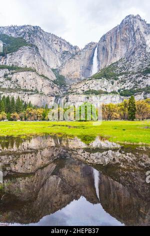 cascate superiori al parco nazionale di yosemite, california, usa. Foto Stock