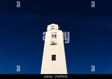 Faro doppio, phare, di André Pavlovsky a Ciboure e Saint Jean de Luz nei Paesi Baschi francesi, Pirinei Atlantique, costruito nel 1936. Foto Stock