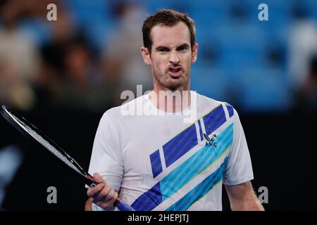 Sydney, Australia. 12th Jan 2022. Andy Murray della Gran Bretagna reagisce contro Nikoloz Basilashvili della Georgia nel secondo turno durante il Sydney Tennis Classic 2022 presso il Sydney Olympic Park Tennis Center di Sydney, Australia, il 12 gennaio 2022. Foto di Peter Dovgan. Solo per uso editoriale, licenza richiesta per uso commerciale. Nessun utilizzo nelle scommesse, nei giochi o nelle pubblicazioni di un singolo club/campionato/giocatore. Credit: UK Sports Pics Ltd/Alamy Live News Foto Stock