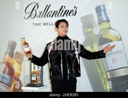 Seul, Corea del Sud. 12th Jan 2022. L'attore sudcoreano Ju Ji-Hoon partecipa alla fotocall per la campagna globale "Time Well spent" di Ballantine al Novotel Ambassador - Dragon City di Seoul, Corea del Sud, il 12 gennaio 2022. (Foto di: Lee Young-ho/Sipa USA) Credit: Sipa USA/Alamy Live News Foto Stock