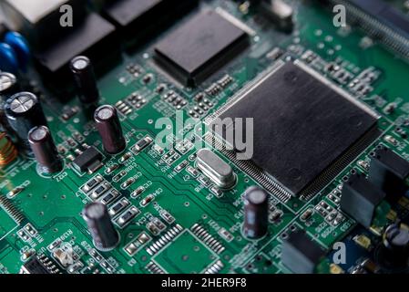 Microcircuito con primo piano chip. Mancanza di chip Foto Stock