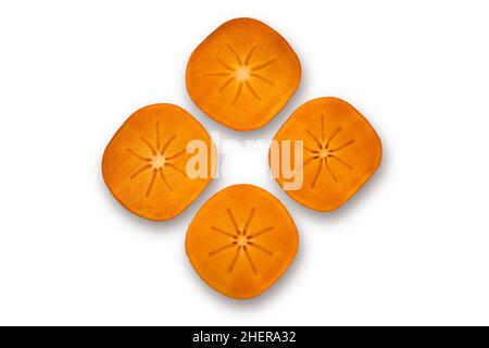 Fette di persimmon arancione maturo isolate su sfondo bianco Foto Stock