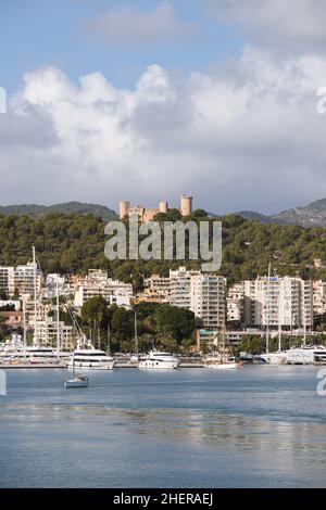 Castillo de Bellver desde el mar Foto Stock