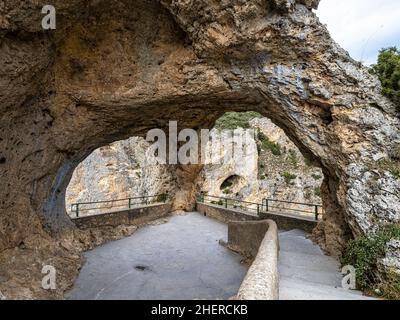 Finestra del diavolo. Ventano del Diablo. Villalba de la Sierra, Cuenca, Spagna - Europa. El Ventano del Diablo è un punto di vista naturale a forma di cav Foto Stock