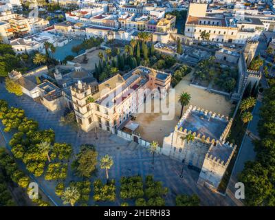 Veduta aerea dei giardini Jardines del Alcázar a Jerez de la Frontera Cadiz provincia Spagna. Il Alcázar de Jerez de la Frontera, (Andalusia, Spagna) Foto Stock