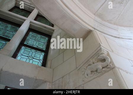 scala in un castello rinascimentale a chambord in francia Foto Stock
