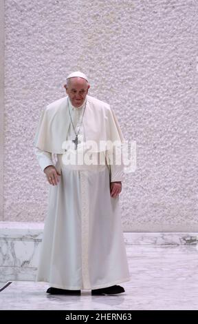 Stato della Città del Vaticano, Santa sede. 12th Jan 2022. PAPA FRANCESCO durante l'udienza generale del mercoledì nella Sala Paolo VI in Vaticano. (Credit Image: © Evandro Inetti/ZUMA Press Wire) Foto Stock