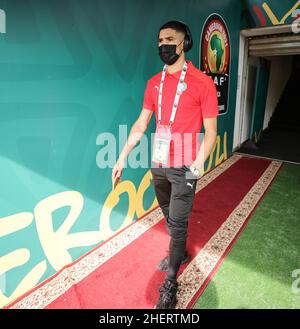 YAOUNDE, CAMERUN - GENNAIO 09: Achraf Hakimi del Marocco arriva per la partita del gruppo C della Coppa delle nazioni d'Africa 2021 tra Marocco e Ghana a Stade Ah Foto Stock